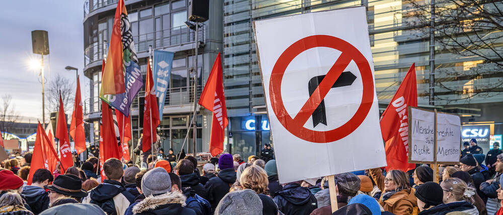 Nach Merz’ Kursschwenk in der Migrationspolitik mehrten sich die Brandmauer-Proteste.