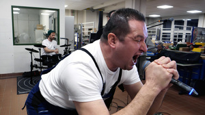 Als Frontmann der „Blaumanngroup“ lässt Ausbilder Andreas Gutt alles raus.