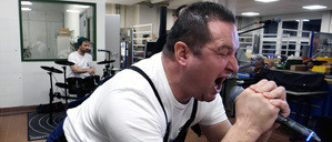 Als Frontmann der „Blaumanngroup“ lässt Ausbilder Andreas Gutt alles raus.