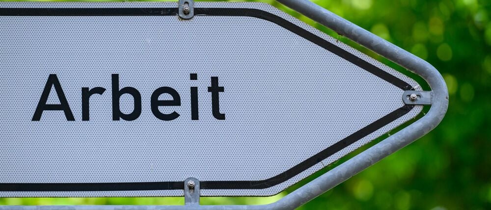 Auf 100 von Betrieben ausgeschriebene offene Stellen kamen bundesweit zuletzt 288 arbeitslos gemeldete Personen. (Archivbild)