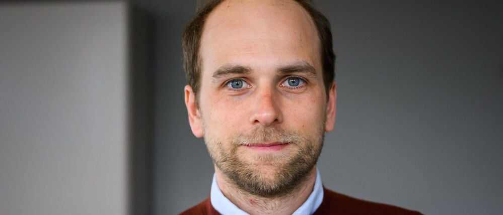 Raoul Roßmann nimmt den Konkurrenten dm im AfD-Streit in Schutz.