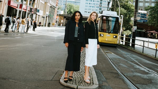 Die HerausgeberInnen: Cynthia Mensah-Neglopke und Daria Suvorova-Konstandin.