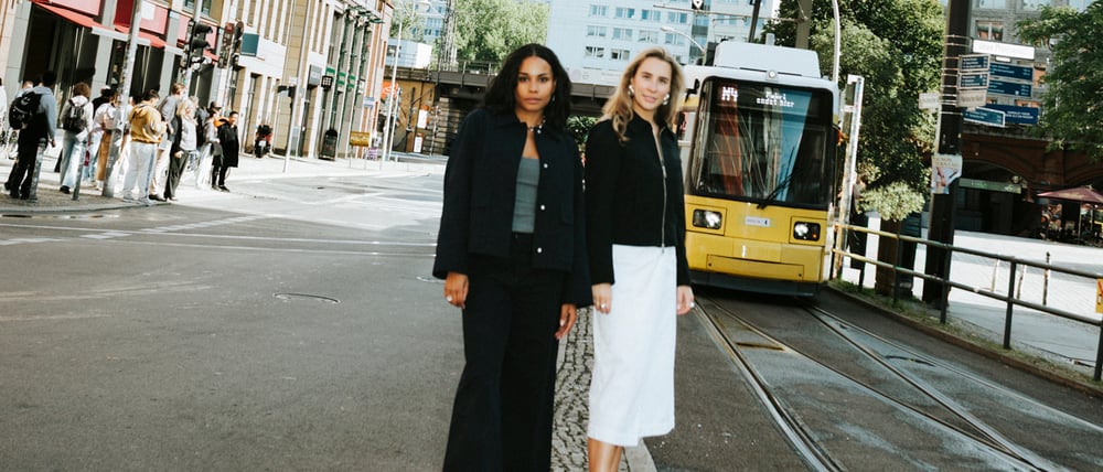 Die HerausgeberInnen: Cynthia Mensah-Neglopke und Daria Suvorova-Konstandin.