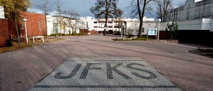 ARCHIV - 25.11.2010, Berlin: Die John-F.-Kennedy-Schule im Berliner Stadtteil Zehlendorf. (zu "Antisemitismusbeauftragter: Berliner Schule muss Konsequenzen ziehen" vom 27.06.2018) Foto: Robert Schlesinger/dpa-Zentralbild/dpa +++ dpa-Bildfunk +++