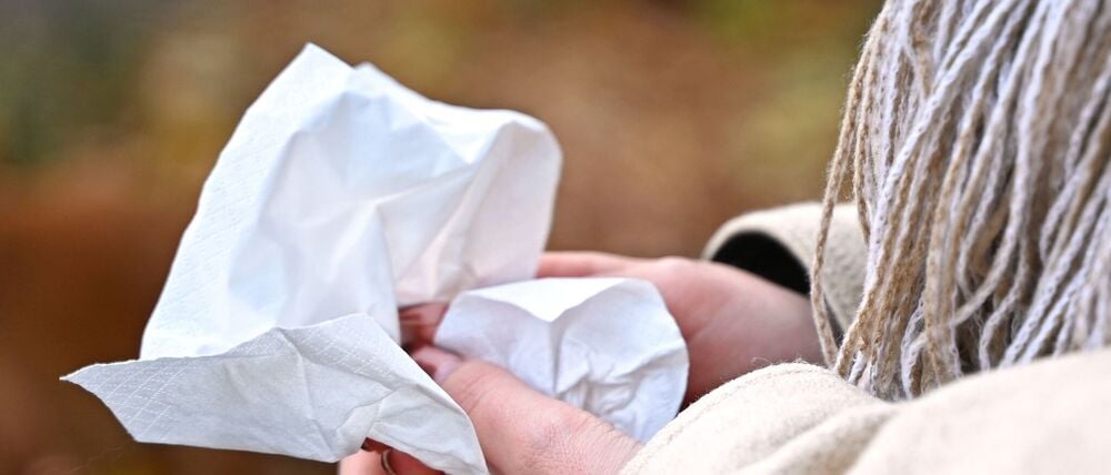 Jetzt brauchen viele Menschen wieder Taschentücher für die laufende Nase. (Symbolbild)