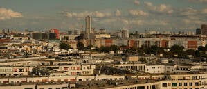 Blick über Berlin-Mitte nach Friedrichshain: Der landeseigenen Wohnungsbaugesellschaft WBM gehören vor allem in zentralen Bezirken wie Mitte und Kreuzberg-Friedrichshain Wohnungen und Gewerbeflächen.
