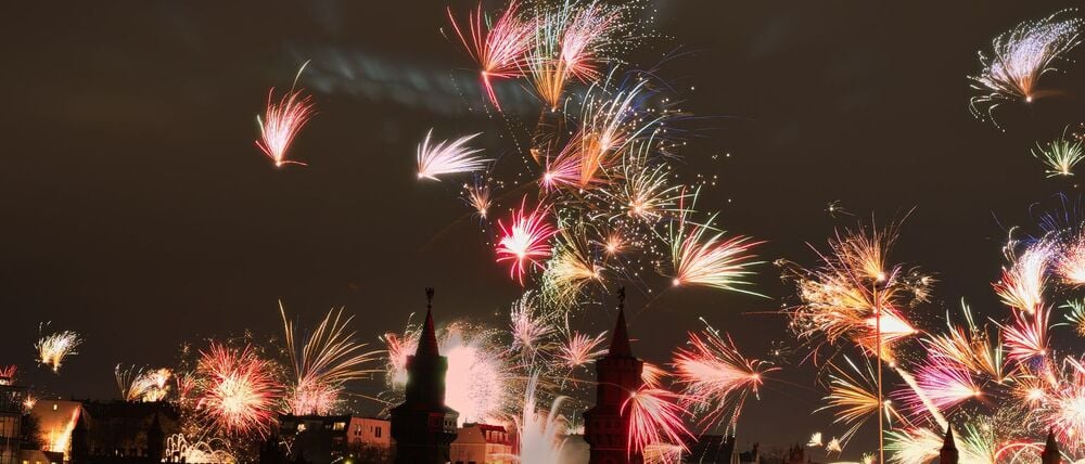 Es gibt Streit um die diesjährige offizielle Party am Brandenburger Tor. (Archivbild)