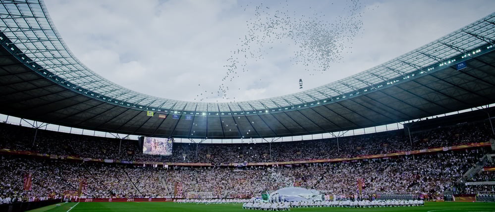 Bei der Fußball-WM 2011 eröffneten Deutschlands Fußballerinnen vor 74.000 Menschen im Olympiastadion das Turnier.