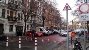 Die neue Absperrung in der Fahrradstraße Stargarder Straße in Prenzlauer Berg.