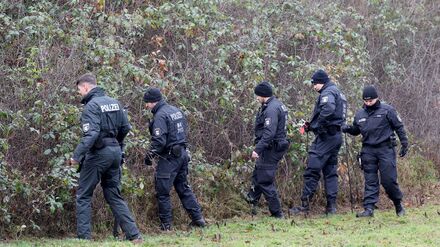 Die Ermittlungen im Fall des getöteten achtjährigen Fabian führen Polizisten zurück in das Gebiet des Fundortes.