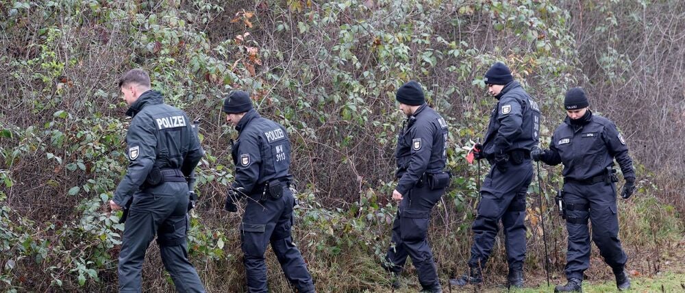 Die Ermittlungen im Fall des getöteten achtjährigen Fabian führen Polizisten zurück in das Gebiet des Fundortes.