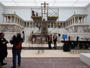 Der Pergamonaltar im Pergamonmuseum soll im Frühjahr 2027 wieder zugänglich sein.