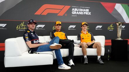 Die drei WM-Rivalen und der Pokal der Begierde.