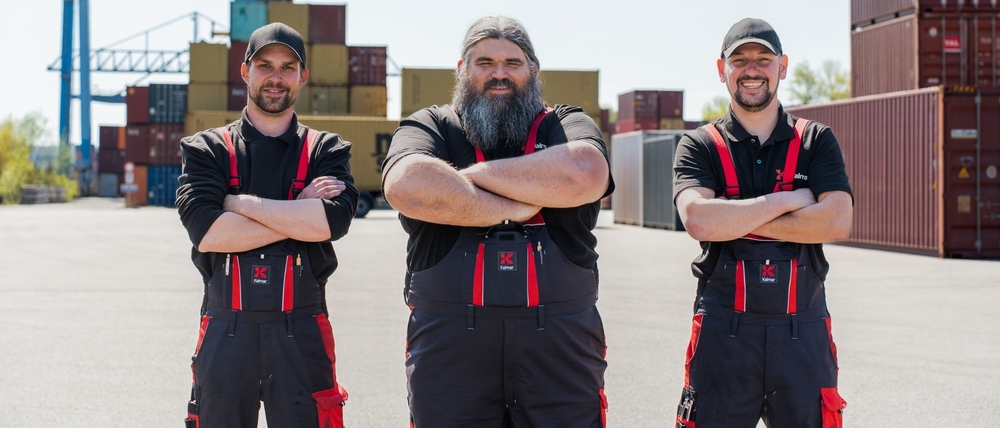 Servicetechniker der Kalmar Germany GmbH / Die Verwendung dieses Bildes für redaktionelle Zwecke ist unter Beachtung aller mitgeteilten Nutzungsbedingungen zulässig und dann auch honorarfrei. Veröffentlichung ausschließlich mit Bildrechte-Hinweis. // Weiterer Text über ots und www.presseportal.de/nr/171615 / Die Verwendung dieses Bildes für redaktionelle Zwecke ist unter Beachtung aller mitgeteilten Nutzungsbedingungen zulässig und dann auch honorarfrei. Veröffentlichung ausschließlich mit Bildrechte-Hinweis.