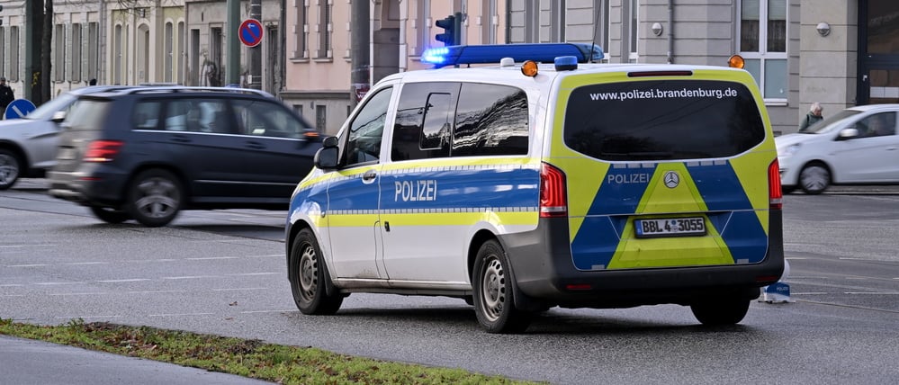 Potsdamer begeht Fahrerflucht in Reesdorf.