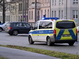 Potsdamer begeht Fahrerflucht in Reesdorf.