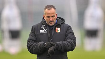 Es wird Zeit für den FC Augsburg um Interimstrainer Manuel Baum, in die Spur zu kommen.