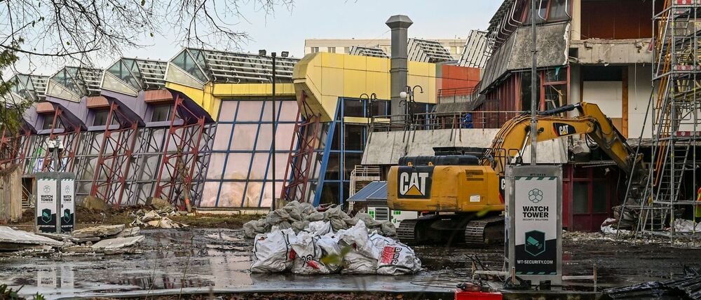 Über das ehemalige Sport- und Erholungszentrum (SEZ) in Berlin-Friedrichshain wird weiter gestritten. (Archivbild)