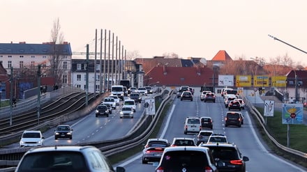 Die Potsdamer Nuthestraße. 