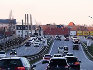 Die Potsdamer Nuthestraße. 