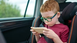 Manchmal bekommt das Gehirn die Autobewegung und die Ruhe im Auto nicht unter einen Hut. (Symbolbild)