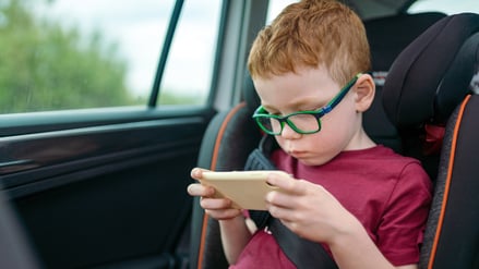 Manchmal bekommt das Gehirn die Autobewegung und die Ruhe im Auto nicht unter einen Hut. (Symbolbild)