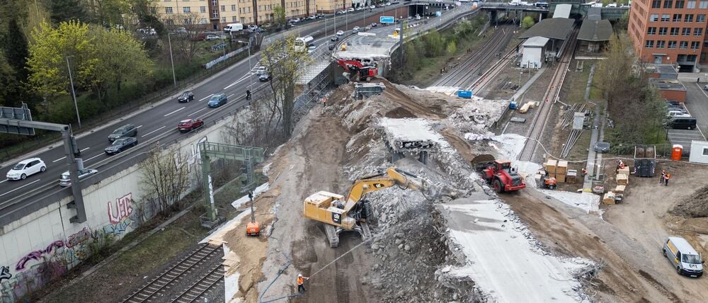 Die Westendbrücke wurde im April dieses Jahres abgerissen, der Neubau beginnt nun. (Archivbild)