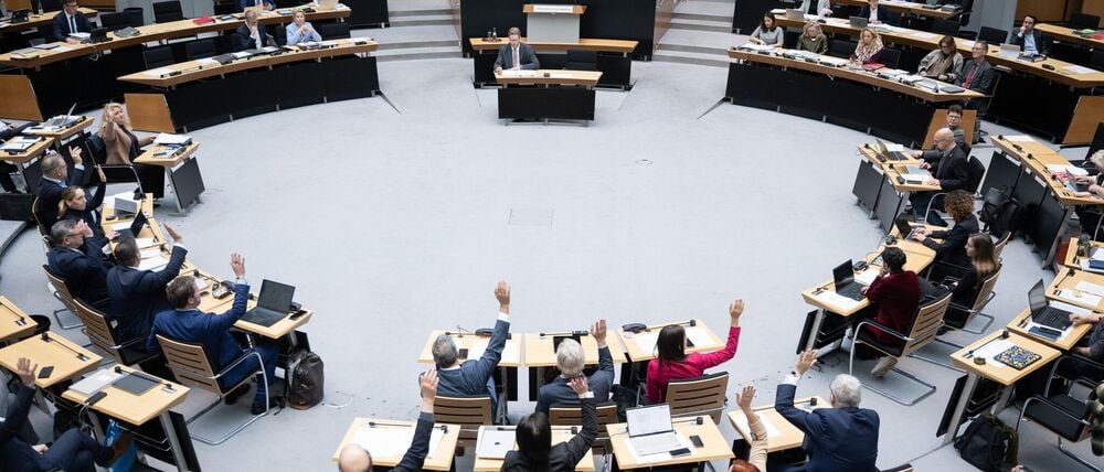 Im Abgeordnetenhaus gab es eine breite Mehrheit für einen Antrag der Regierungskoalition zu Parteiverboten.