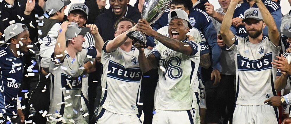 Die Siegerehrung für die Western Conference hakte Thomas Müller (r) schnell ab. (Archivbild)