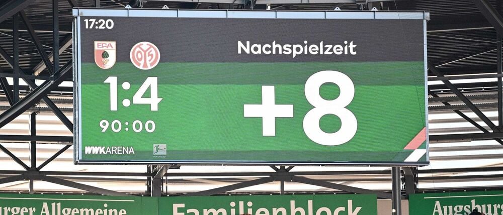 Die Nachspielzeit soll ab 2026 in den Stadien mitlaufen. (Archivbild)