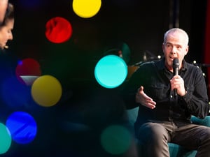 Wildtierexperte Derk Ehlert bei der Checkpoint-Revue: Tipps zu Waschbär, Taube & Co.