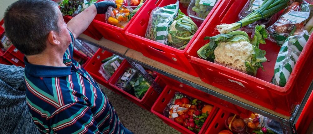 Vielen Tafeln fehlen immer noch dringend Helferinnen und Helfer. (Archivbild)