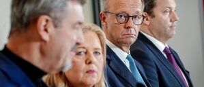 Markus Söder (l-r), CSU-Vorsitzender und Ministerpräsident von Bayern, Bärbel Bas (SPD), Bundesministerin für Arbeit und Soziales und SPD-Parteivorsitzende, Bundeskanzler Friedrich Merz (CDU), und Lars Klingbeil (SPD), Bundesminister der Finanzen, Vizekanzler und SPD-Bundesvorsitzender.