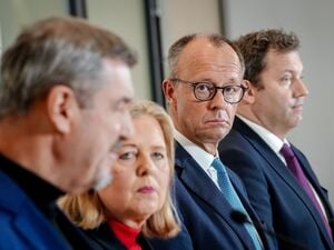 Markus Söder (l-r), CSU-Vorsitzender und Ministerpräsident von Bayern, Bärbel Bas (SPD), Bundesministerin für Arbeit und Soziales und SPD-Parteivorsitzende, Bundeskanzler Friedrich Merz (CDU), und Lars Klingbeil (SPD), Bundesminister der Finanzen, Vizekanzler und SPD-Bundesvorsitzender.