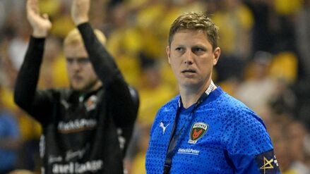 Füchse-Trainer Nicolej Krickau gehen langsam die Rückraumspieler aus