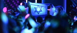 Eine Israel Flagge im Publiklum des Eurovision Song Contest ESC in der St. Jakobshalle, in Basel, am 14. Mai 2025.