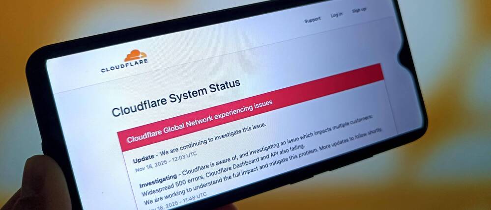 Eine Illustration zeigt die Cloudflare-Systemstatusseite auf einem Smartphone in Suqian, China.