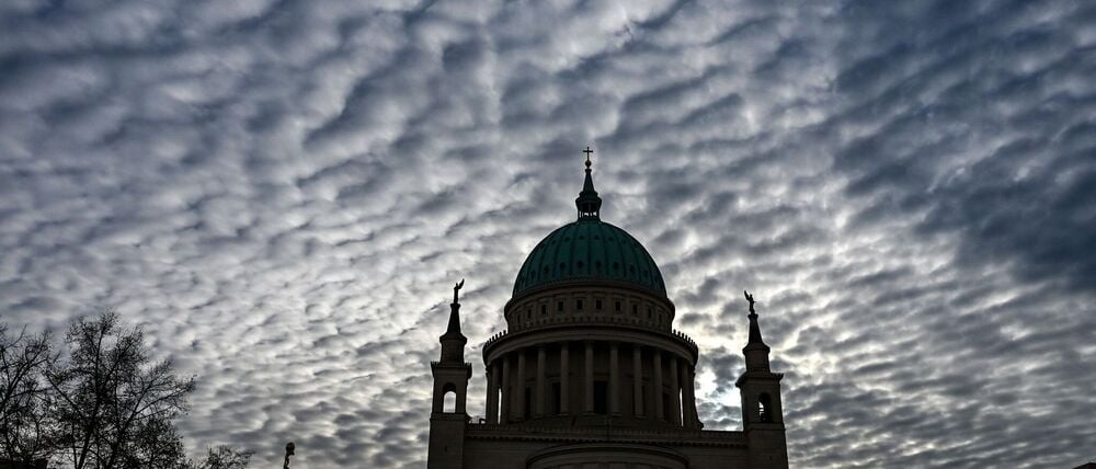 Zum Wochenbeginn wird es im Land verbreitet wärmer.