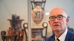 Andreas Scholl, Direktor der Antikensammlung, hier zu sehen während einer Pressekonferenz zur Rückgabe von antiken Prachtvasen an Italien. 