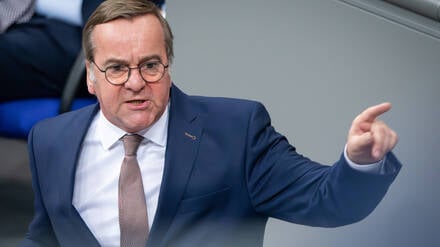 Deutscher Bundestag, 48. Plenarsitzung des Deutschen Bundestag bei der Rede von Boris Pistorius, Bundesminister der Verteidigung zum Tagesordnungspunkt Wehrdienst-Modernisierungsgesetz.