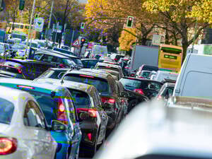 Stau auf dem Kurfürstendamm in Berlin