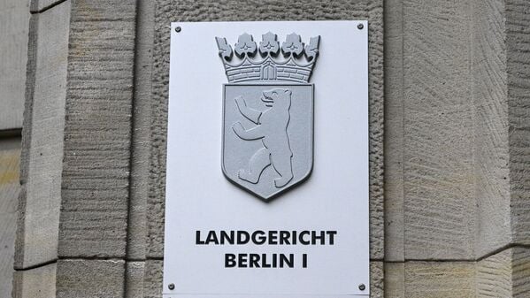 Nach einem Angriff auf einen 17-Jährigen muss sich ein 26-Jähriger unter anderem wegen Geiselnahme und gefährlicher Körperverletzung verantworten. (Symbolbild) 