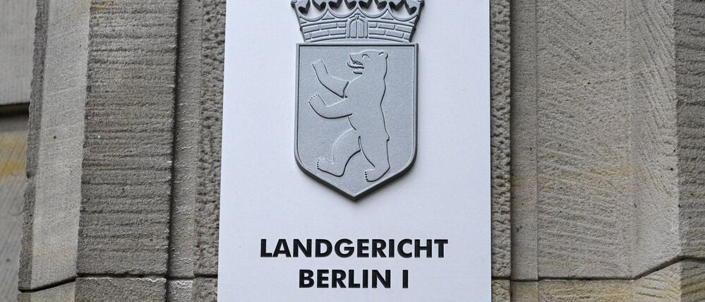 Nach einem Angriff auf einen 17-Jährigen muss sich ein 26-Jähriger unter anderem wegen Geiselnahme und gefährlicher Körperverletzung verantworten. (Symbolbild) 