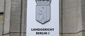 Nach einem Angriff auf einen 17-Jährigen muss sich ein 26-Jähriger unter anderem wegen Geiselnahme und gefährlicher Körperverletzung verantworten. (Symbolbild) 