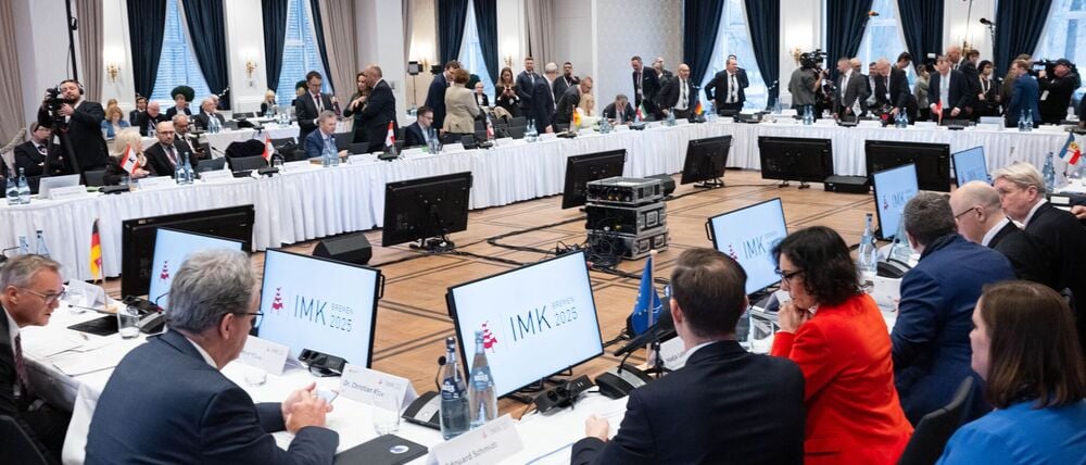 Auf der Innenministerkonferenz in Bremen haben die Innenminister über zahlreiche Themen diskutiert - unter anderem über Drohnenabwehr. 