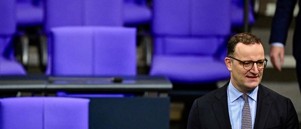 Der Fraktionsvorsitzende der Christlich-Demokratischen Union (CDU) Jens Spahn kommt am 5. Dezember 2025 zu einer Sitzung des Bundestages.