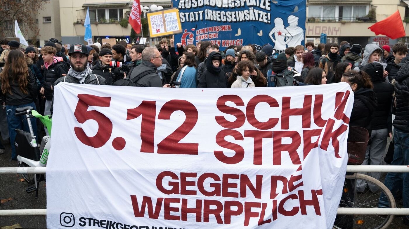Schulstreik: Viele tausend Demonstranten bei Protesten gegen Wehrdienst