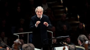 Der Katalane Jordi Savall, 84, leitet unter anderem das Alte-Musik-Ensemble Hespèrion XXI.  Hier als Dirigent bei den Philharmonikern.