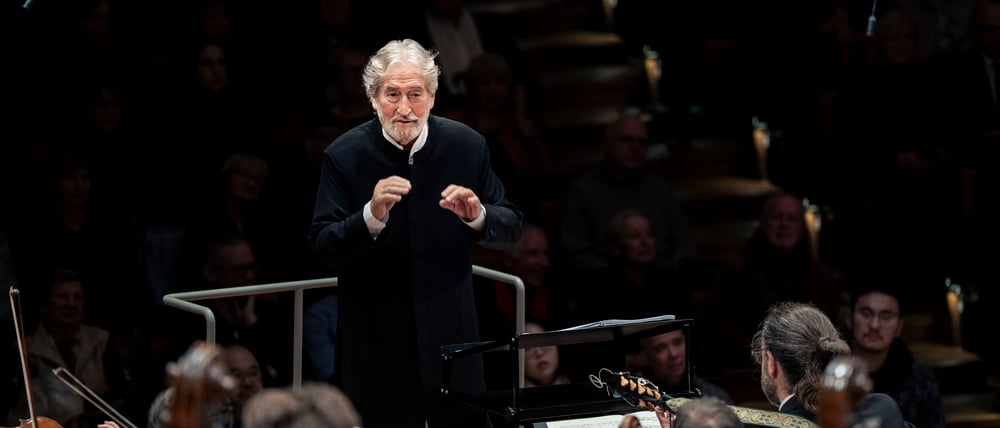 Der Katalane Jordi Savall, 84, leitet unter anderem das Alte-Musik-Ensemble Hespèrion XXI. Hier als Dirigent bei den Philharmonikern.