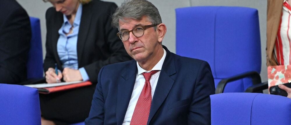 Wolfram Weimer (parteilos), Staatsminister für Kultur und Medien, während der 47. Plenarsitzung der 21. Legislaturperiode im Deutschen Bundestag. 